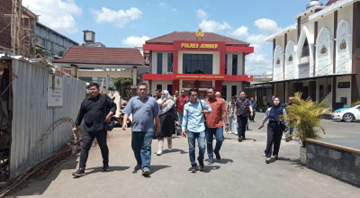 Rekan Seprofesi Dipolisikan, Puluhan Pengacara Datangi Polres Jember