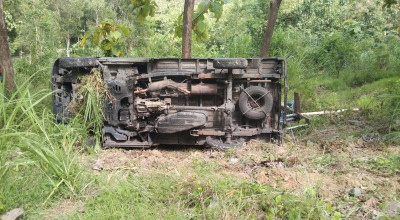 Mobil Pikap Terguling di Tulungagung, Satu Penumpang Tewas