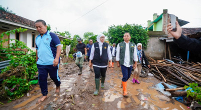 Khofifah Pastikan Penanganan Banjir Situbondo Dilakukan Cepat dan Terpadu