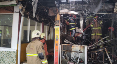 Stand Permata di Jalan Kayoon Surabaya Terbakar, Diduga Akibat Korsleting Listrik