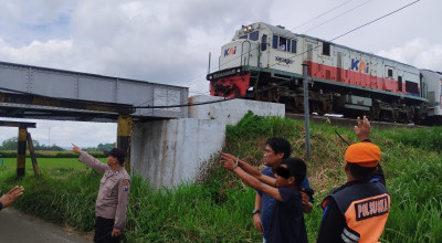 Pencurian Baut Jalur Rel Kereta Api di Blitar Digagalkan Warga