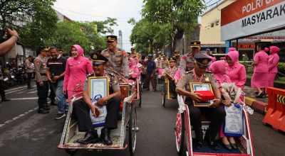 26 Personel Polres Tulungagung Purna Bakti, Dilepas dengan Tradisi Naik Becak