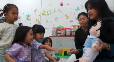 Mahasiswa Ubaya Rancang Boneka Edukasi Seksual Interaktif