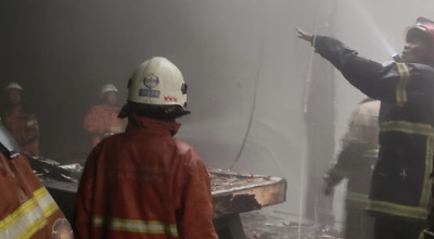 Diduga Korsleting Listrik, Tempat Biliar di Nginden Surabaya Terbakar