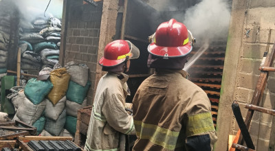Pabrik Arang di Desa Gadungan Kediri Terbakar
