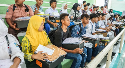 Pemkot Surabaya Ubah Skema Beasiswa SMA Jadi Bansos, Fokus Bantu Siswa Swasta