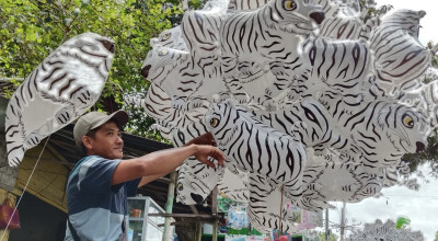 Patung Macan Putih Viral, UMKM di Balongjeruk Kediri Raup Omzet Jutaan per Hari
