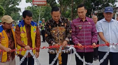 Ruas Jalan Plembon - Made Lamongan Diresmikan Bupati Yuhronur Efendi