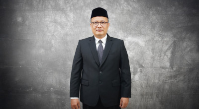 Lebih 30 Buku Setahun, Prof Yusak Unusa Raih Author of the Year