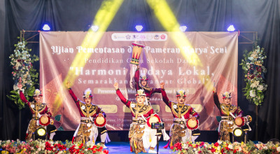 Mahasiswa UBhi Tulungagung Pentaskan Reog Kendang Dalam Ujian Akhir Semester