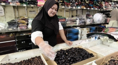 Warga Jember Ramai Berburu Kurma Mesir Jelang Ramadan, Penjualan Naik 60 Persen