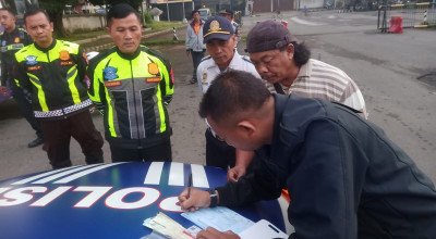 Lagi, Polisi Tahan Bus Bagong Usai Terobos Lampu Merah di Simpang Muning Kediri