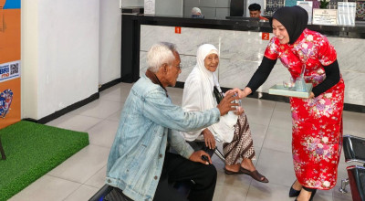 Intip Cara Unik BRI Mulyosari Manjakan Nasabah di Momen Imlek