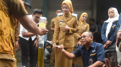 Mbak Vinanda Bersama Bulog Kediri Tinjau Pasar Jelang Imlek dan Ramadan