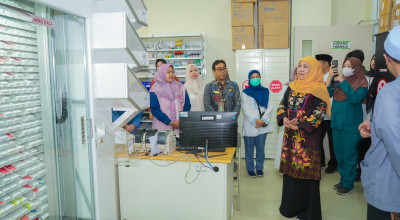 Khofifah Puji Inovasi Farmasi Robotik RSUD Syamrabu Bangkalan