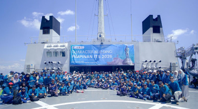 Pimpinan ITS Ngangsu Kawruh di Kapal Perang Koarmada II