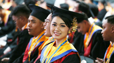 Ni Kadek Ayu Wardani Dobrak Mitos Aktivis Sulit Lulus Kuliah