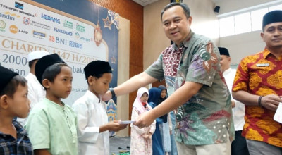 BKMS Bagikan Paket Sembako untuk Warga di Kawasan JIIPE Gresik