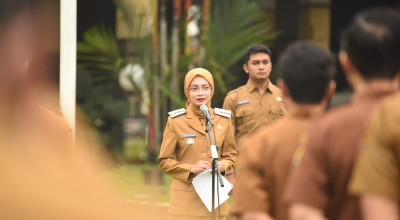 Serahkan SK Kenaikan Pangkat ASN, Mbak Vinanda Tekankan Pelayanan Optimal