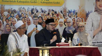Mas Dhito Traktir Kader PKK Belanja di Bazar Ramadan Pendopo Panjalu Jayati