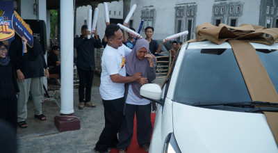 Nonton Dracin, Guru SD di Pelosok Jember Ini Dapat Hadiah Mobil