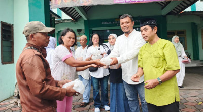 IKA SMAPALAS Bagi 500 Takjil Ramadan, UMKM Alumni Ikut Terangkat