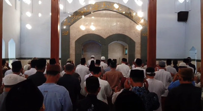 Punya Hitungan Sendiri, Puluhan Warga di Tulungagung Gelar Salat Id