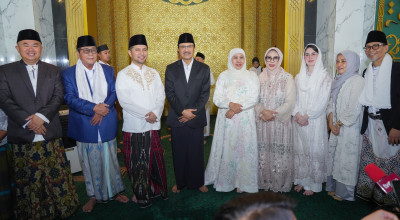 Khofifah, Emil Dardak dan Mensos Gus Ipul Ikuti Salat Id di MAS