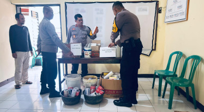 Gegana Polda Jatim Musnahkan Puluhan Kilogram Bubuk Petasan di Tulungagung