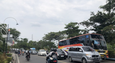 Hari ke 4 Lebaran, Jalur Babat–Bojonegoro Macet di Simpul Tugu Wingko