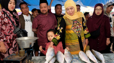 Lestarikan Tradisi Riyayan, Gubernur Khofifah Undang Warga ke Grahadi dan Rumahnya