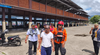 Pos Basarnas Trenggalek Evakuasi Nelayan Asal Situbondo yang Ditemukan Terapung