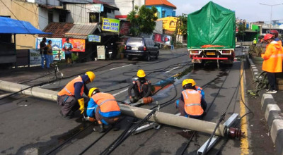 Angin Kencang Robohkan Jaringan Listrik di Sidoarjo, Ini Langkah PLN