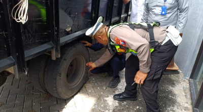 Razia Angkutan Barang di Tulungagung, Petugas Temukan ODOL dan Mati Pajak