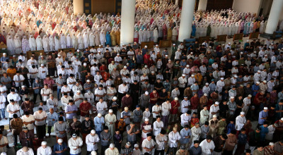 Idul Fitri Jatuh Hari Jumat, Masih Wajibkah Salat Jumat? Ini Aturannya