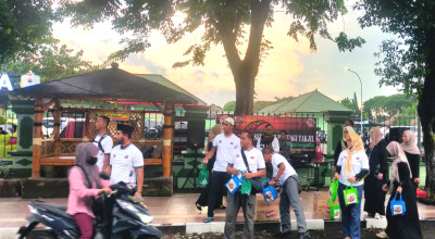 Senapati 96 Jatim Sebar Takjil dan Santunan di HUT ke-30 Alumni Secaba