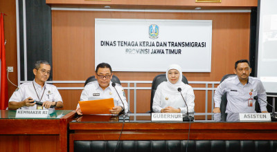 Tinjau Posko THR, Gubernur Khofifah Minta Perusahaan Segera Lunasi Hak Pekerja