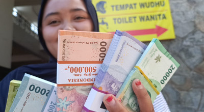 Antusiasme Warga Tulungagung Tukar Uang Baru di Layanan Mobil Keliling Bank BI