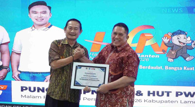 Unisla Terima Perhagaan Kampus Inovatif Dalam  HPN 2026 di Lamongan