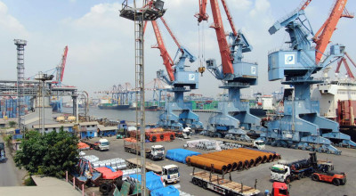 Ribuan Ton Bahan Baku Baja Masuk Tanjung Priok