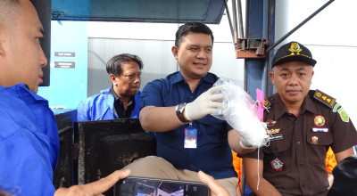 Sempat Kabur, Kurir Sabu 1 Kg Kemasan Teh Cina Diringkus BNNP Jatim