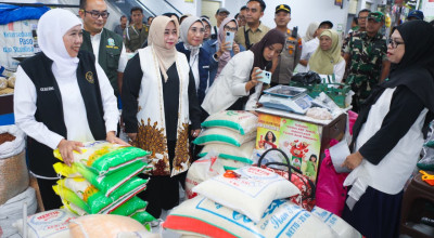 Gubernur Khofifah Cek Harga Sembako di Pasar Legi Ponorogo Pasca Lebaran
