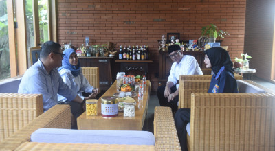 Potret Kehangatan Silaturahmi Mbak Vinanda-Gus Qowim dan Mas Abu-Bunda Fey di Kediri