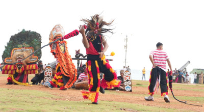 Tampilkan Reog Ponorogo, Prajurit KRI Bima Suci Sukses Pikat Warga Colombo