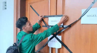 Mahasiswa Tulungagung Segel Ruang Aspirasi DPRD, Ini Penyebabnya