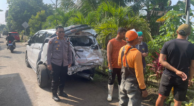 Mobil Expander di Blitar Tertabrak Kereta Api, Sopir dan Penumpang Selamat