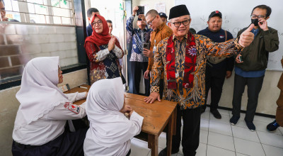 Mendikdasmen Pantau TKA Hari Kedua di Surabaya
