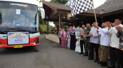 Berangkatkan Jemaah Haji, Plt Bupati Tulungagung Menitip Doa