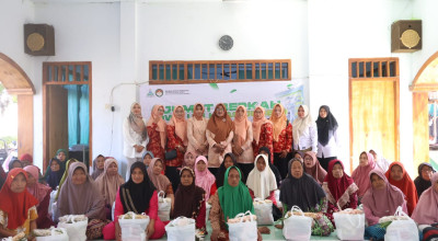 Rangkul Warga Sekitar, DWP UIN KHAS Jember Salurkan Bantuan Jelang Iduladha