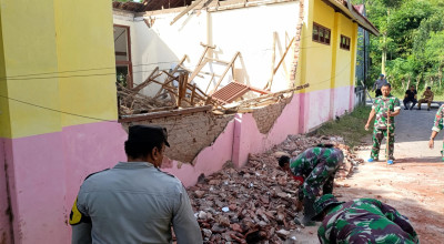 Belum Pernah Direnovasi, Bangunan Ruang Kelas SDN di Tulungagung Ambruk